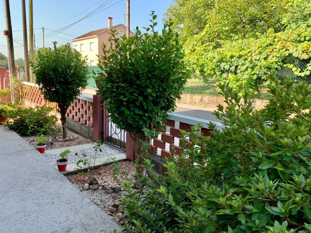 A Casa Vermella Con Jardin A 10 Minutos De Santiago De Compostela Apartment Ortono ภายนอก รูปภาพ