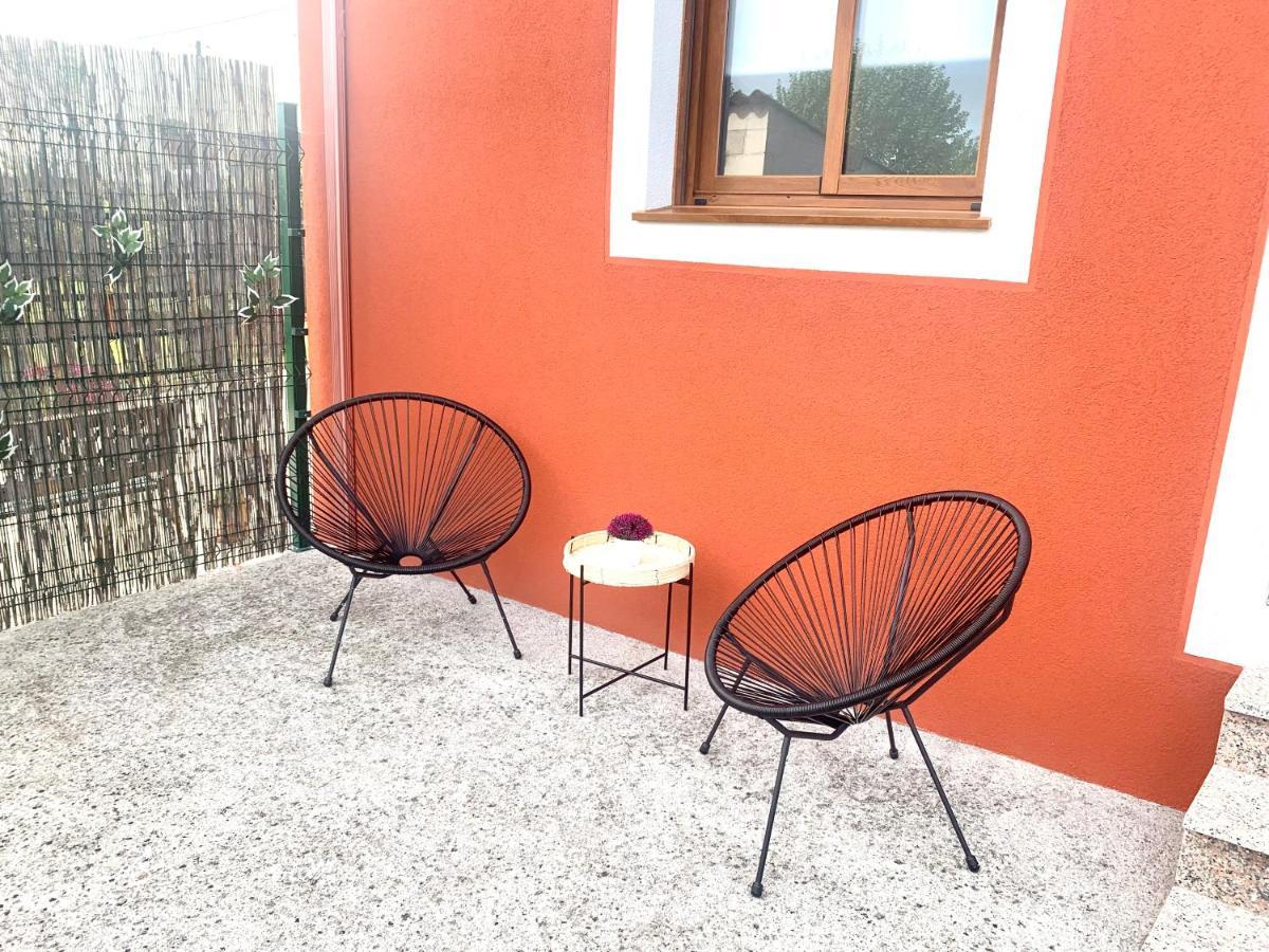 A Casa Vermella Con Jardin A 10 Minutos De Santiago De Compostela Apartment Ortono ภายนอก รูปภาพ